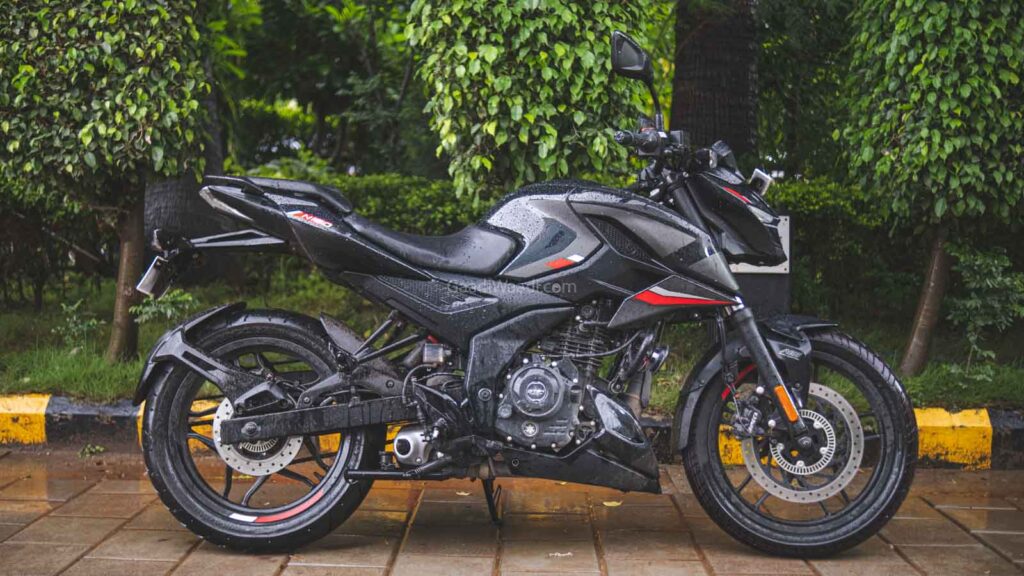 bajaj pulsar n160