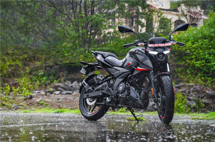 bajaj pulsar n160