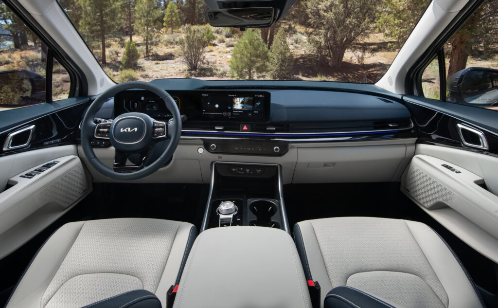 Kia Carnival Hybrid interior