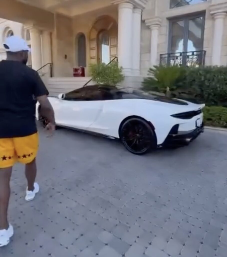 Floyd Mayweather buys 3 luxurious cars